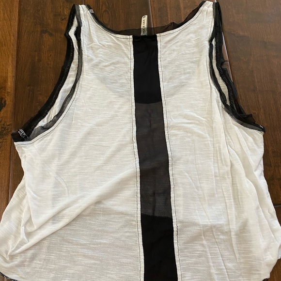Lf White and black mesh top - Picture 2 of 2